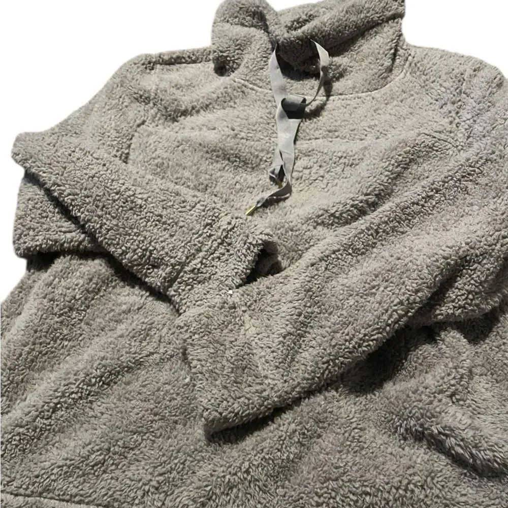 Crown and Ivy ladies size large Cozy Gray Sherpa Pullover Sweater